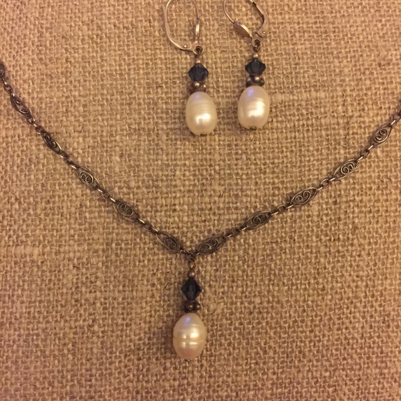 SALE Silver and freshwater pearl necklace/earrings - Picture 6 of 6